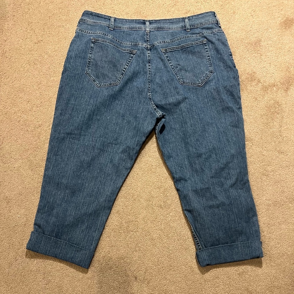 Lee Riders Women’s Cropped Denim Capri Jeans – Size 24W | Relaxed Fit - Picture 3 of 5